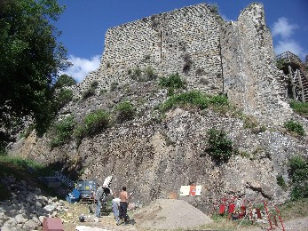 Chantier de bénévoles au château de Termes