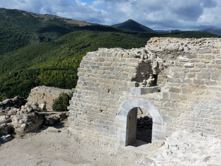 Corbières, patrimoine : la chapelle, le château de Termes (Aude)