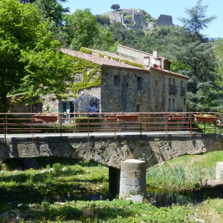Accueil du château de Termes et départ des visites au village Point information touristique et centre d'interprétation de Termes